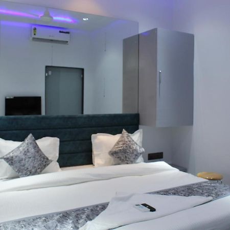 Hotel The Lowell Surat Exterior foto