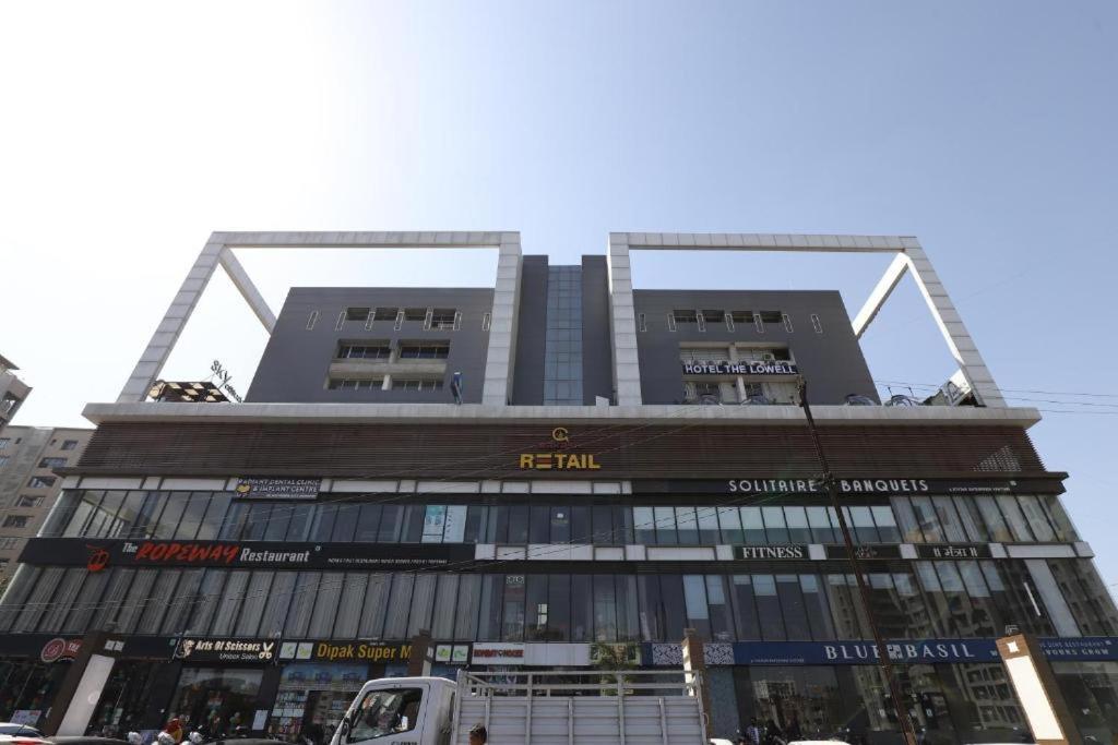 Hotel The Lowell Surat Exterior foto